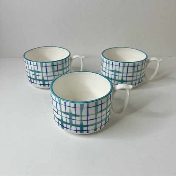 Anthropologie Tres Bien Mugs set of 3 - Picture 4 of 7